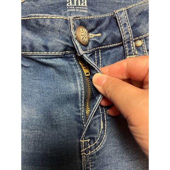 A.N.A A New Approach Cropped Jeans Women's Size 10 Blue Mid Rise Embellished - Picture 5 of 12